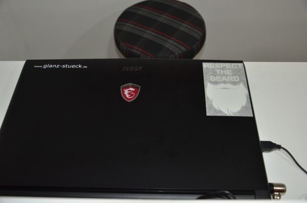 Aufkleber / Schriftzug RESPECT THE BEARD 2